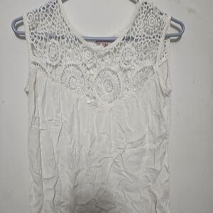 Crochet Yoke Sleeveless Tank Top in Cream